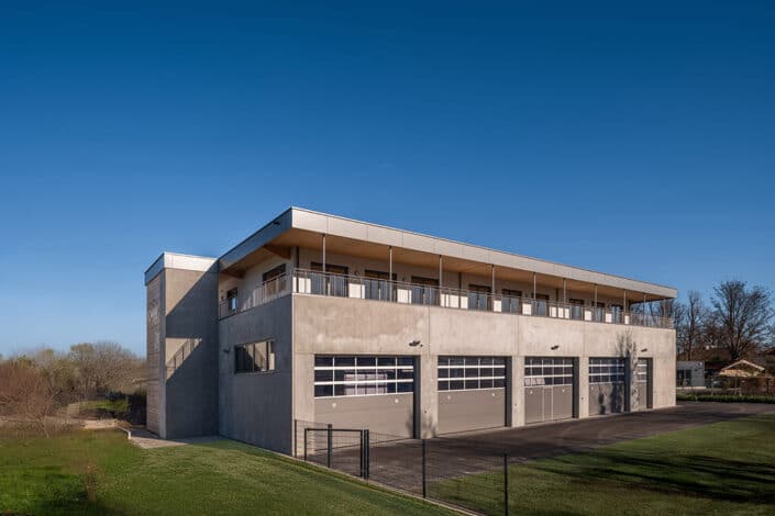 Gesamtansicht des Boxhammer Garagenparks von außen, Kunde Firma Laumer, Foto von Mathis Beutel Architekturfotografie