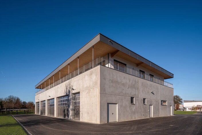 Außenaufnahme des Boxhammer Garagenparks aus anderer Perspektive, Kunde Firma Laumer, Foto von Mathis Beutel Architekturfotografie