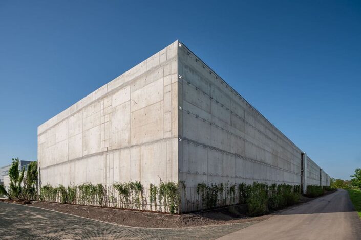 Garagentrakt des DHL Paketzentrums Germering, Kunde Heidelberg Materials AG, Foto von Mathis Beutel Architekturfotografie