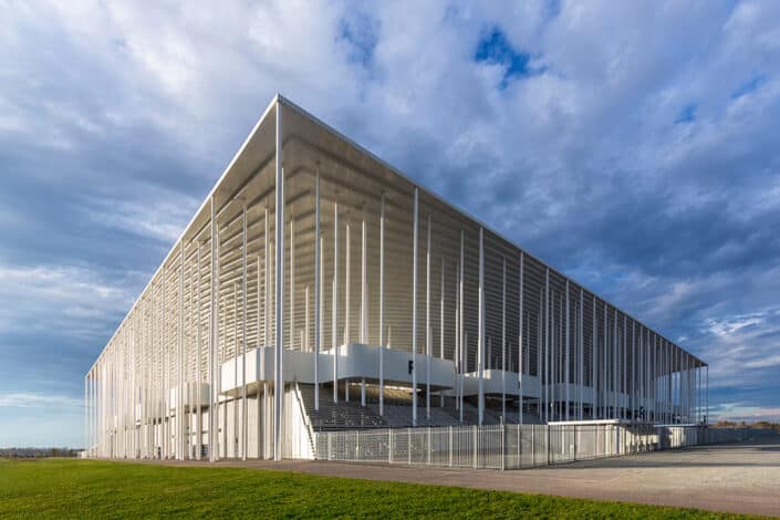 Perspektive aus Südosten, Gesamtansicht schräg des Fußballstadions Bordeaux Matmut-Atlantique, Architekt Herzog & de Meuron, Foto von Mathis Beutel Architekturfotografie