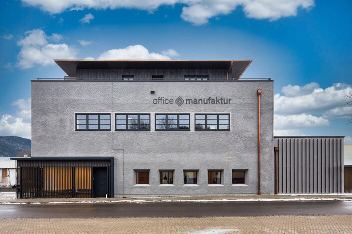 Außenansicht des Office Manufaktur Gebäudes, Kunde Rochus GmbH, Foto von Mathis Beutel Architekturfotografie